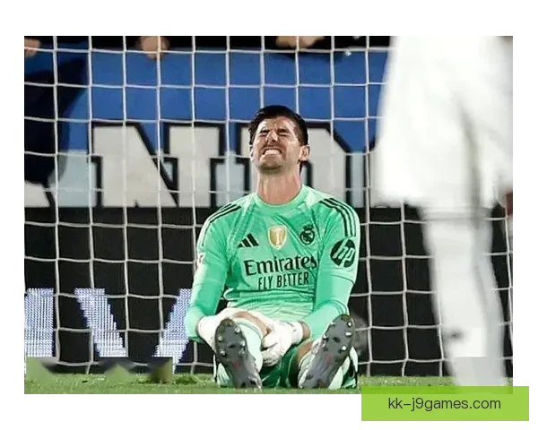 安德烈·卢宁欧冠客场神勇扑救力保皇马门不失