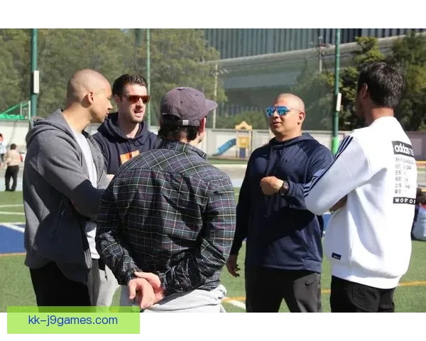 巴西铁卫吉尔在科林蒂安深情告别绿茵场宣告职业生涯正式落幕时刻